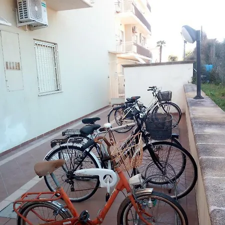Su Due Piani A Due Passi Dal Mare A Pineto