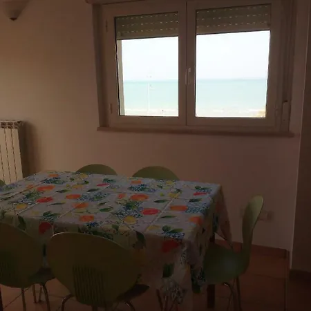 Su Due Piani A Due Passi Dal Mare A Pineto